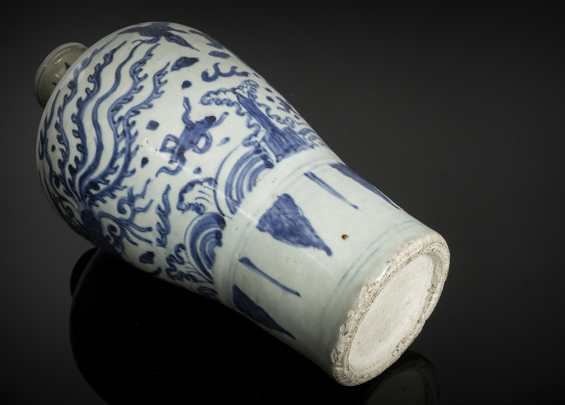 An underglaze blue decorated meiping with phoenix decoration above waves - 图4