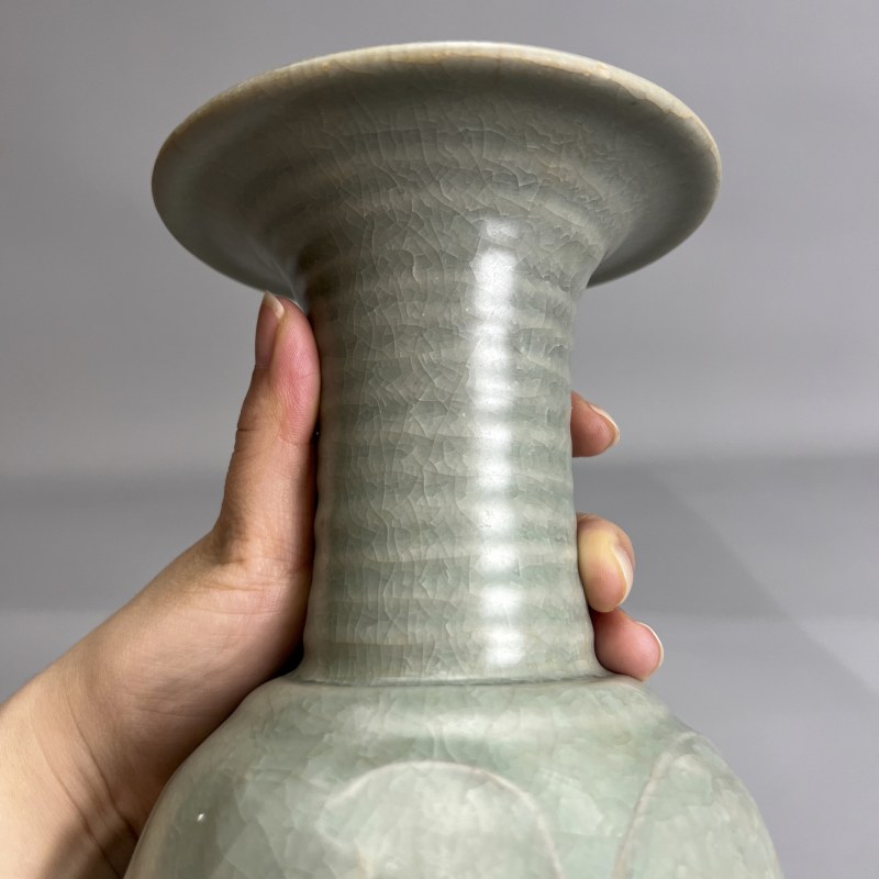 明代 龙泉窑粉青釉牡丹纹凤尾尊 - 图23