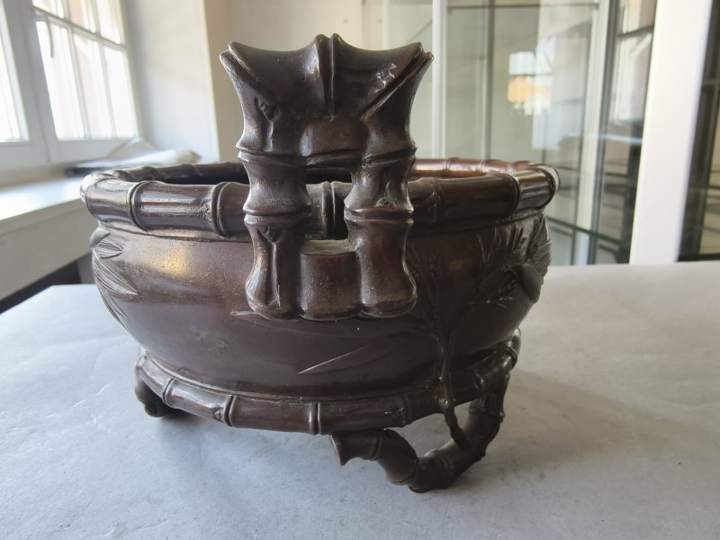 A well cast bronze incense burner with bamboo decoration in relief - 图17