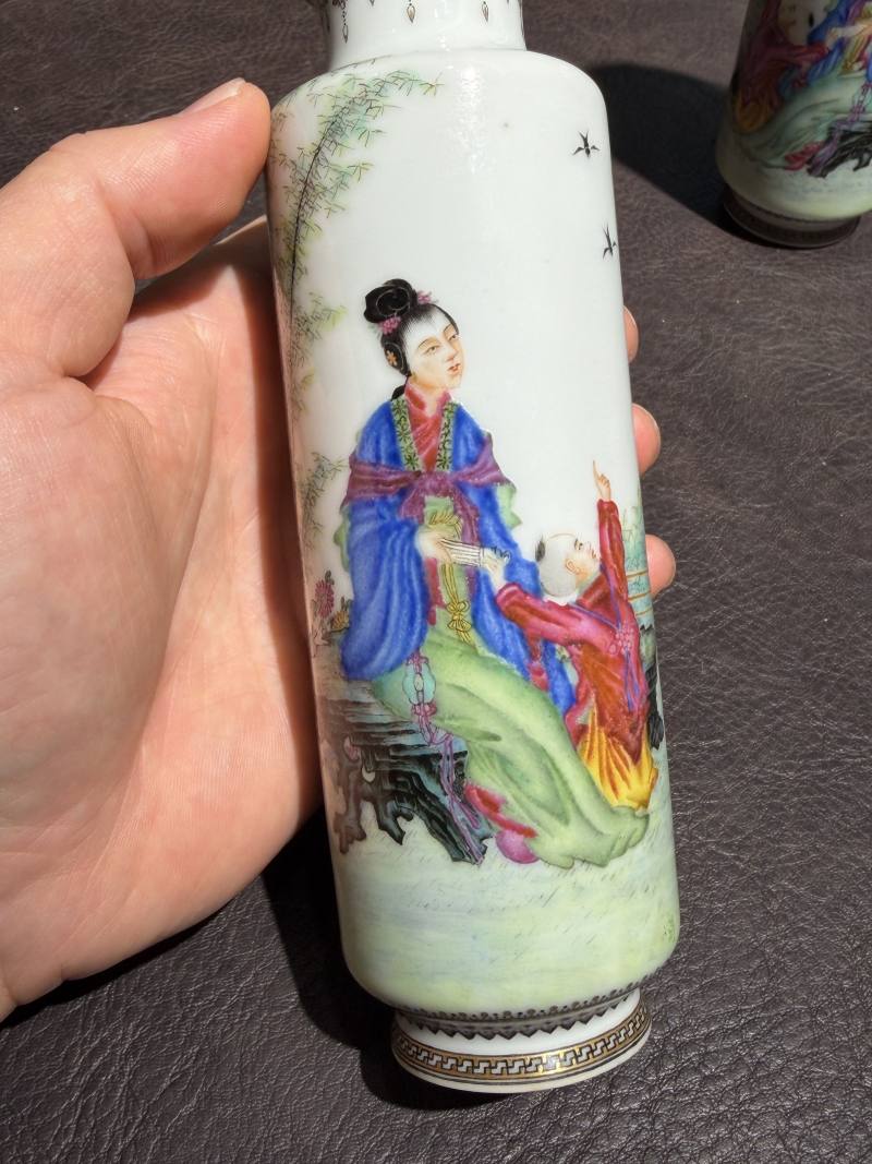 民国 叶震嘉绘珐琅彩仕女图筒瓶一对 - 图11