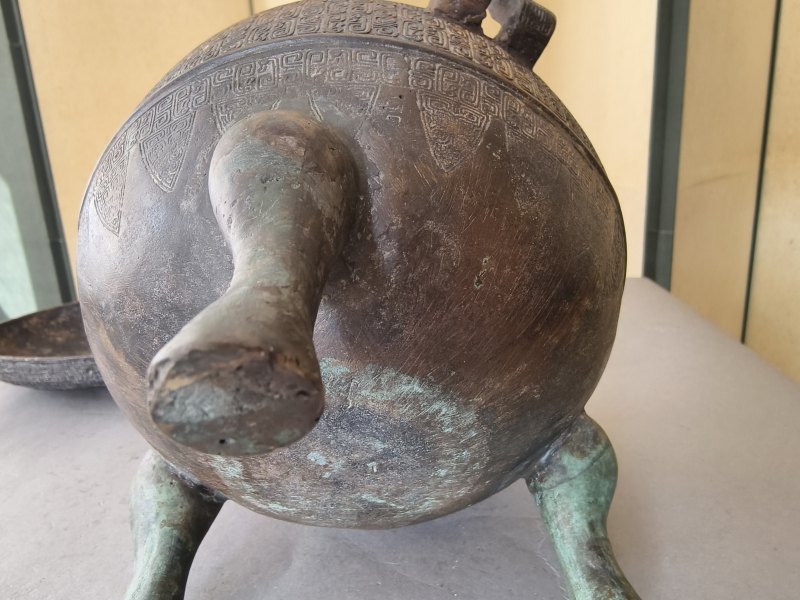 Three-legged bronze food vessel "ding" type - 图13