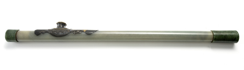 A fine opium pipe in two-tone jade with multicoloured metal and silver fittings - 图2