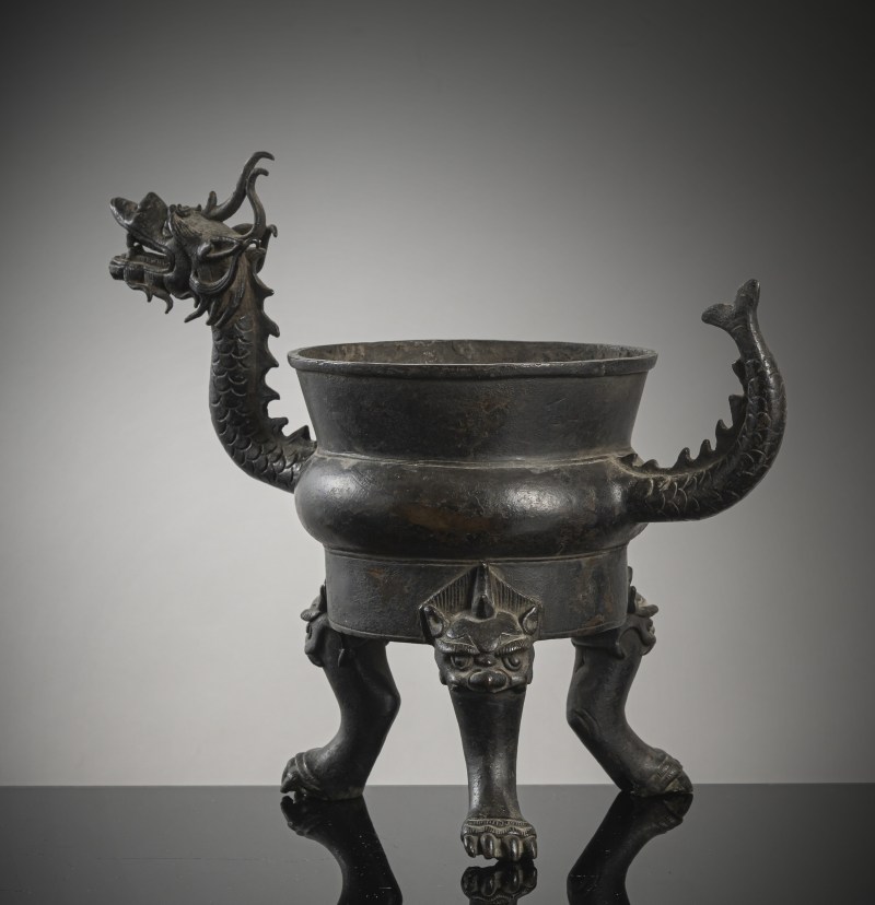 Ann unusual bronze censer on three feet with dragon handles - 图2