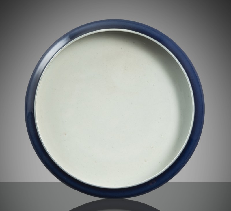 A monochrome blue glazed flat porcelain brush washer - 图2