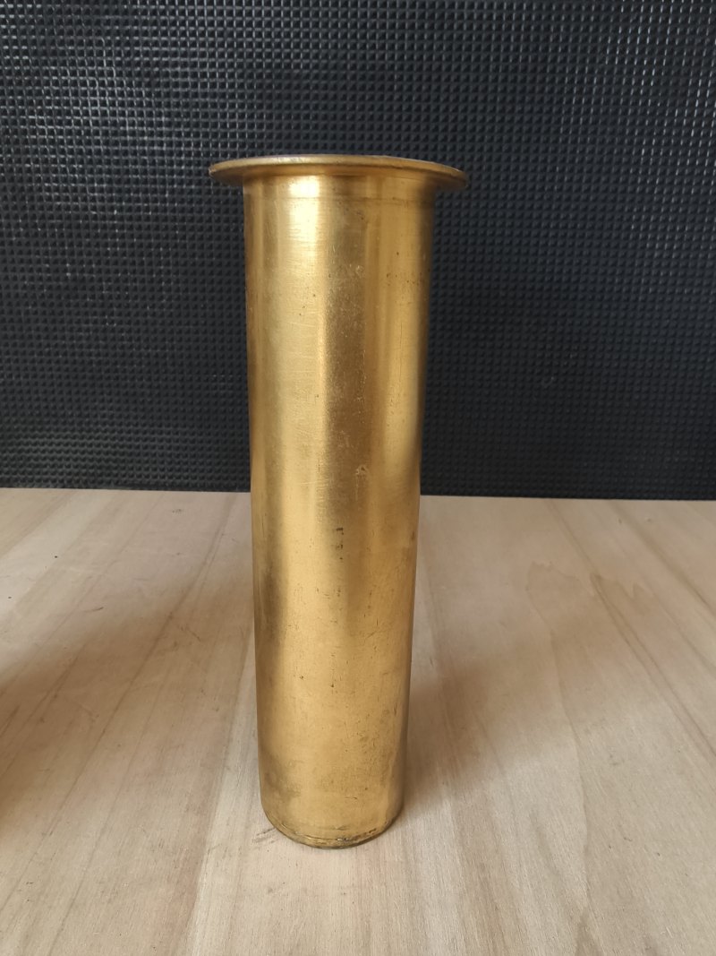 A ribbed porcelain celadon vase in a fine ormolu mount - 图6