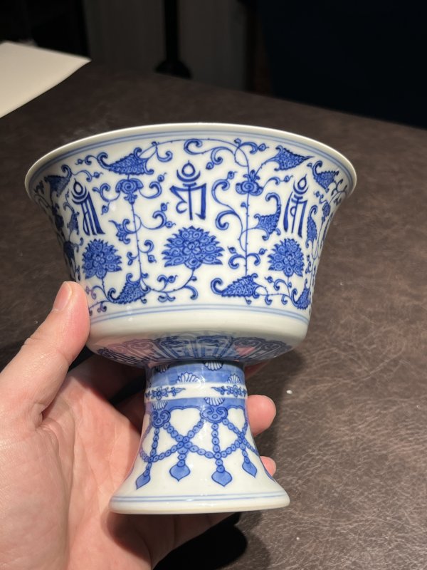 清乾隆 青花缠枝莲托八宝纹高足杯 - 图15