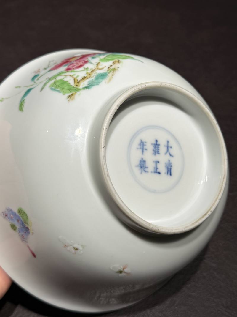 清雍正 粉彩蝶恋花纹碗 - 图13