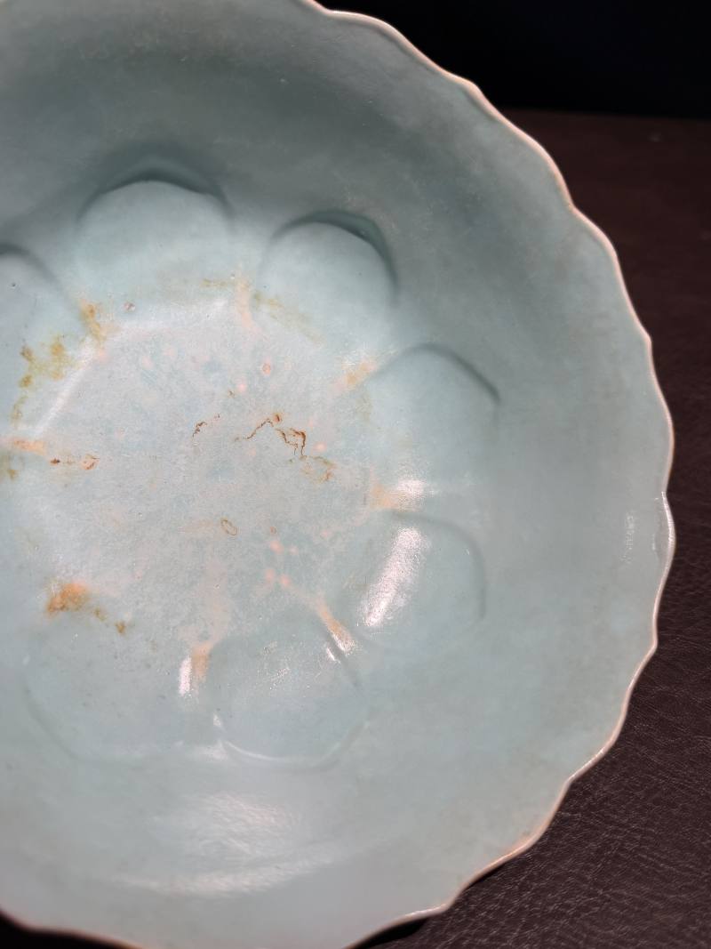 清道光 “嶰竹主人造”珊瑚红地粉彩花卉莲瓣碗 - 图6