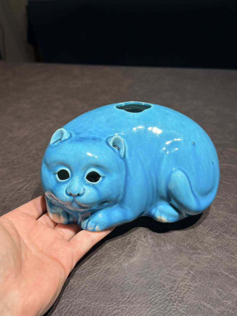 清康熙 孔雀蓝釉猫型瓷塑（配木座） - 图4