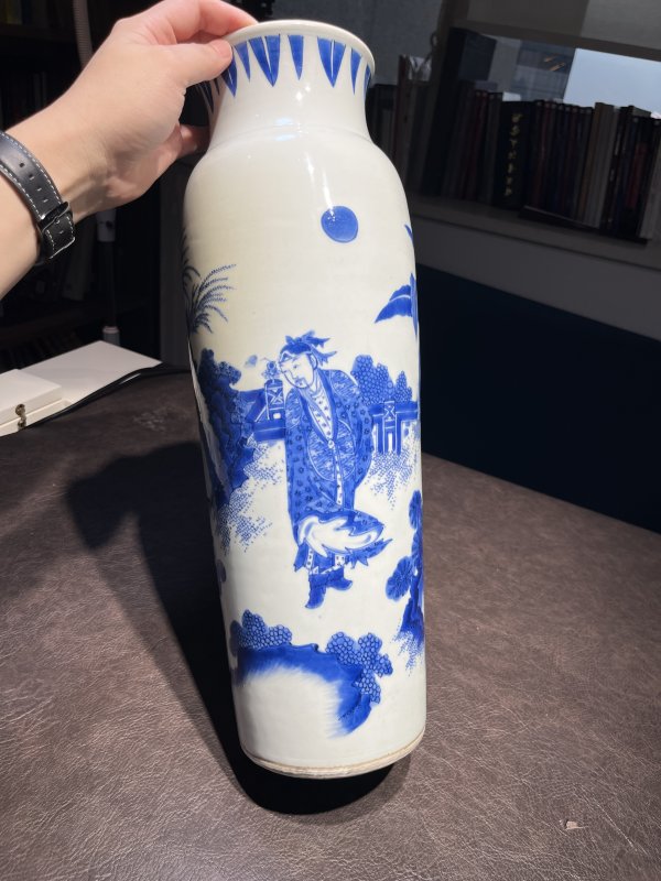 明崇祯 青花“张仙送子”人物故事图筒瓶 - 图6