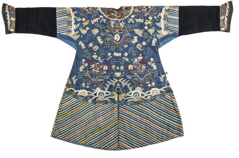 A blue kesi dragon robe with central slits - 图3