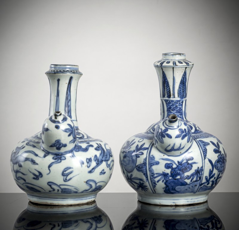 Two underglaze blue decorated kendi, one decorated in the Kraak style - 图2