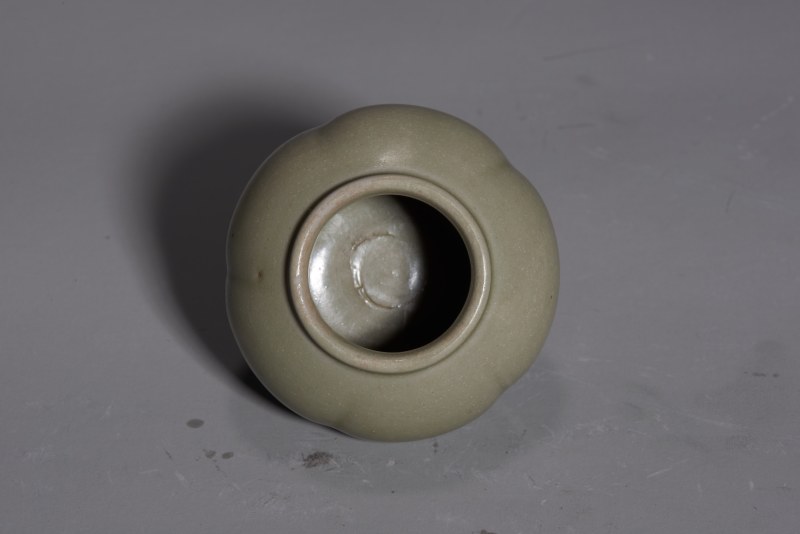 明代 青釉瓜棱罐 - 图4