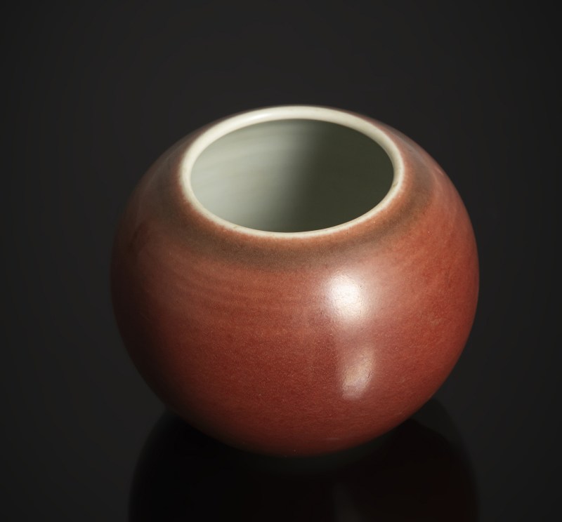A copper-red spherical porcelain brush washer - 图2
