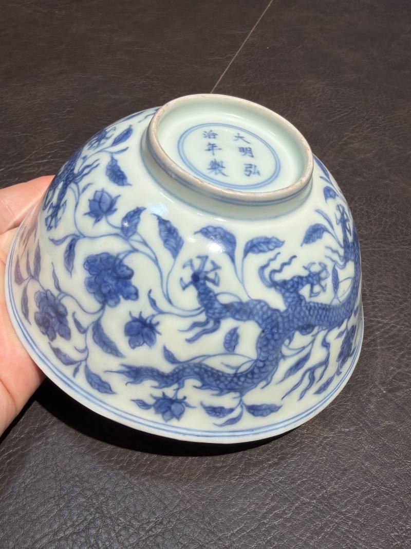 明弘治 青花外穿花龙内缠枝托梵纹碗 - 图19