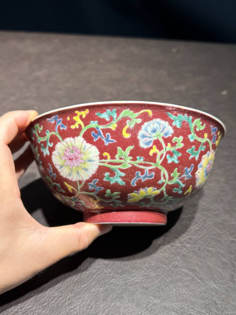 清乾隆 胭脂红地洋彩缠枝花卉纹碗 - 图8