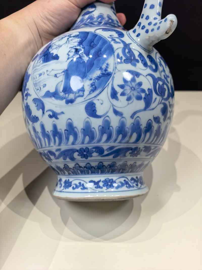 明崇祯 青花缠枝花卉开光“渔樵耕读”故事图花浇 - 图14