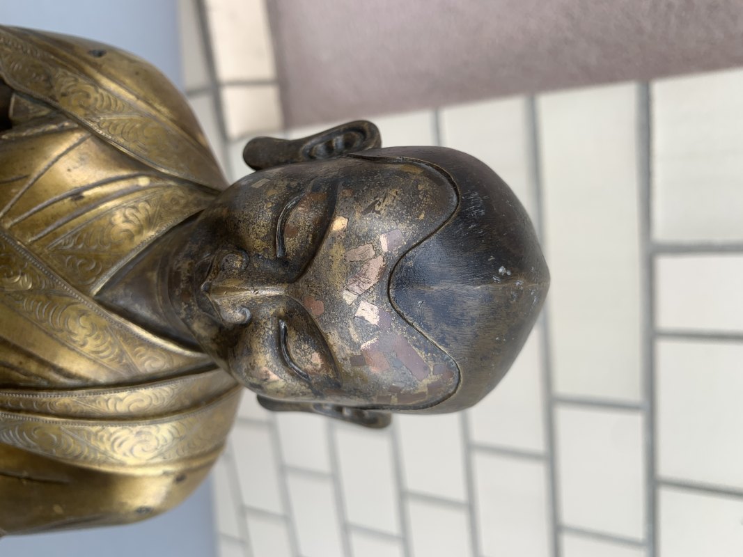 A large parcel gilt-bronze figure of a lama - 图13