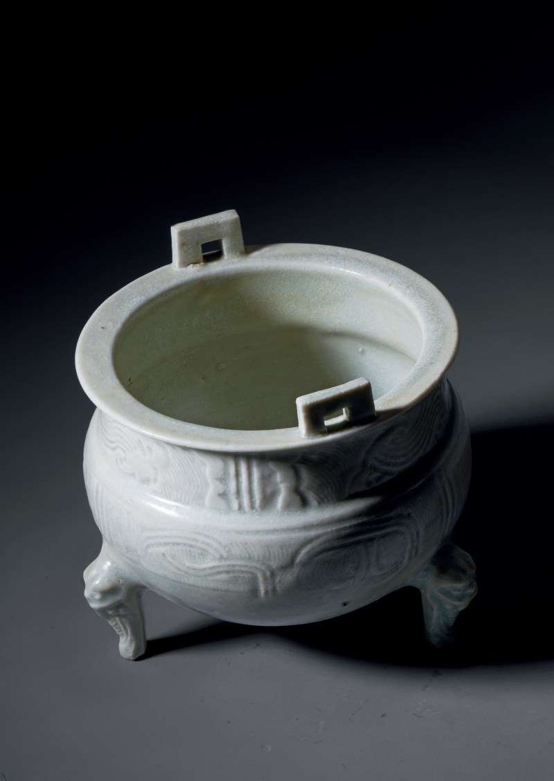 明代 青白釉仿古纹鼎式炉 - 图2