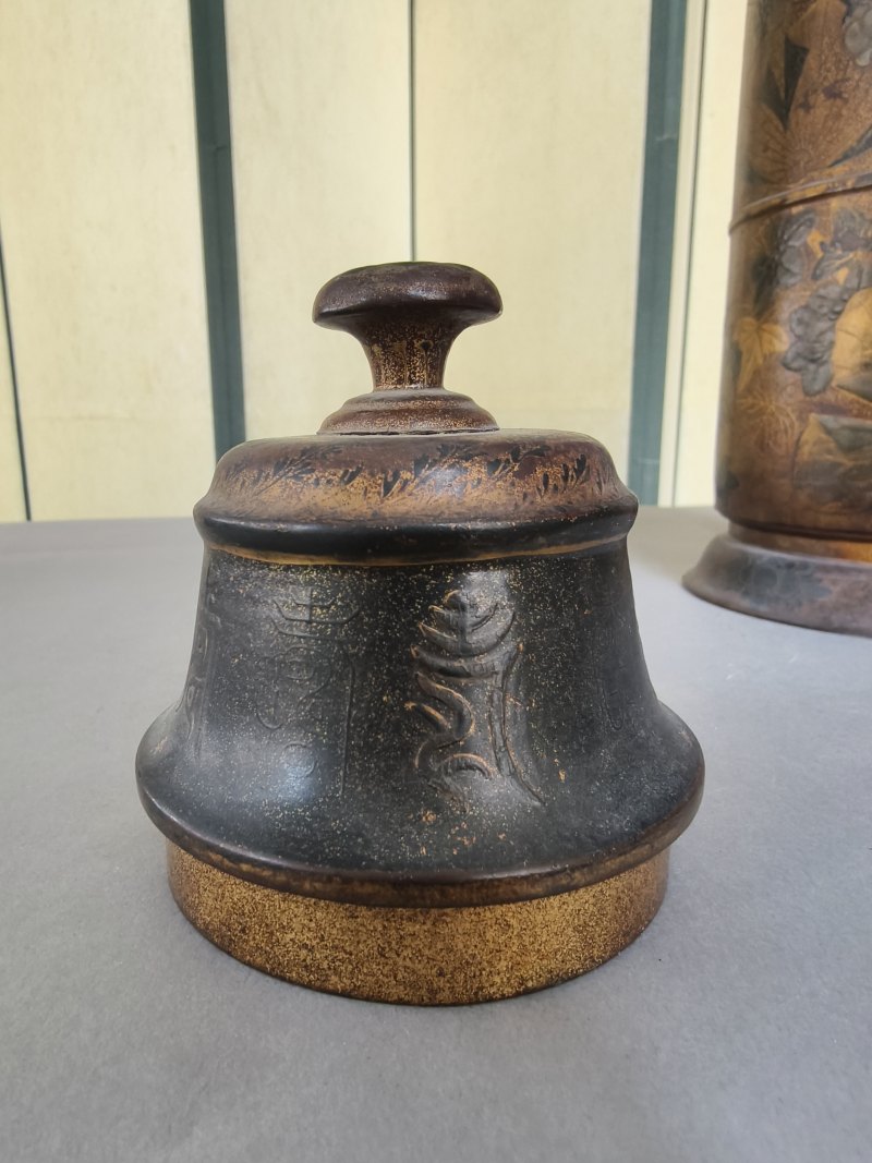 A very rare lacquer and gilt-bronze duomuhu jug with cover - 图27