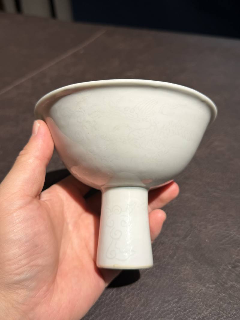 明嘉靖 白釉暗刻龙纹高足杯 - 图4