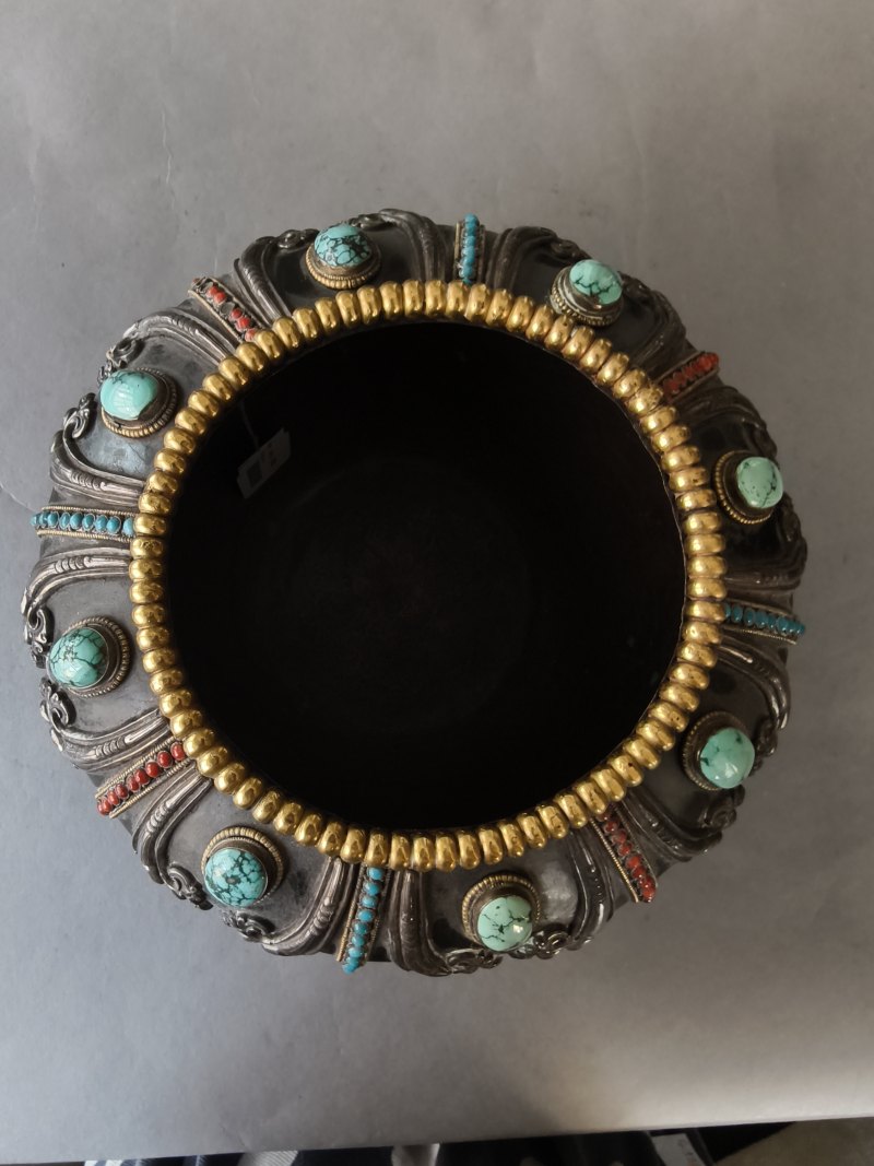 A PARCEL-GILT SILVER AND SEMI-PRECIOUS STONE INLAID METAL BOWL - 图15