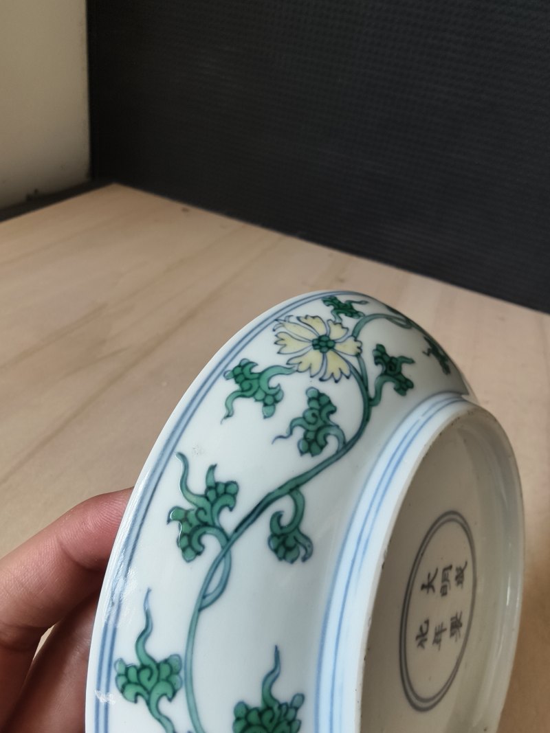A pair of fine 'Doucai' saucers with floral decoration - 图15