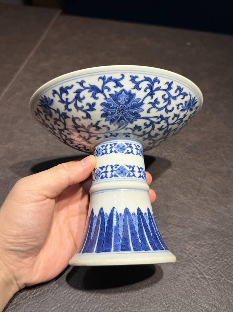 清中期 青花“灵鹫庵”缠枝莲纹高足供碗 - 图9
