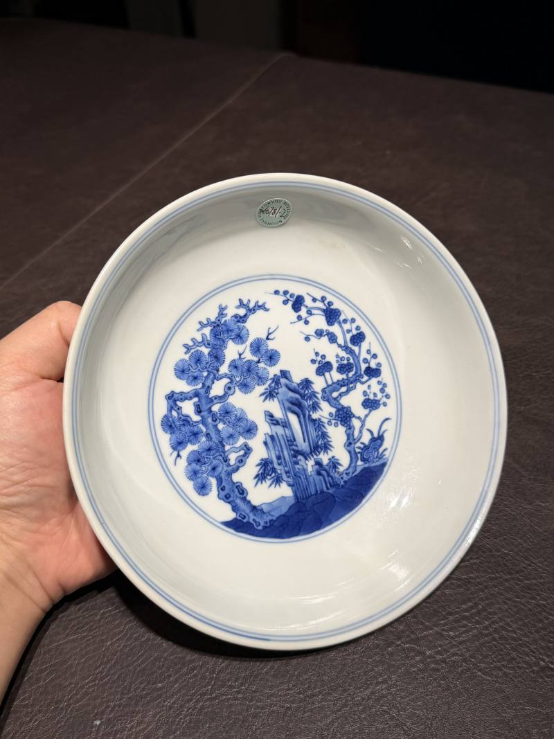 清乾隆 仿宣德青花庭院仕女纹盘 - 图10