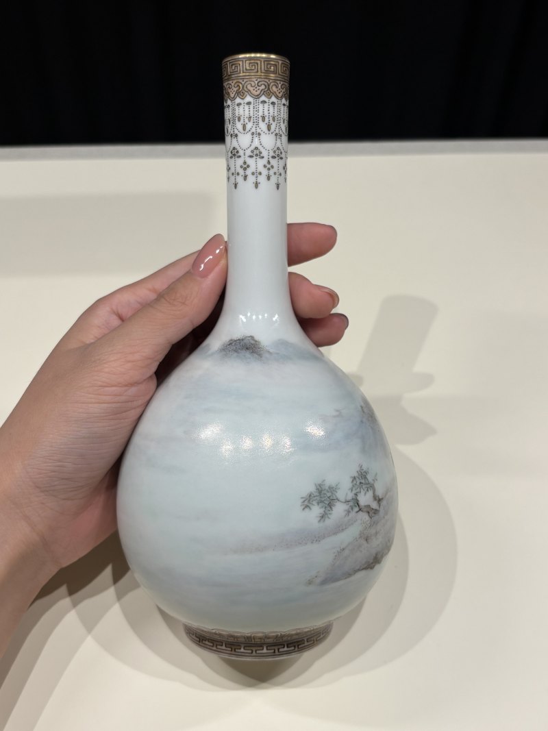 民国 粉彩描金石庐款山水人物胆瓶 - 图5