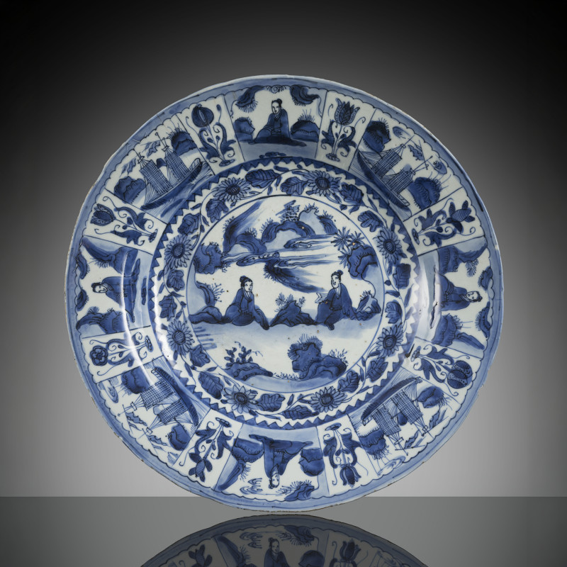 A blue and white Kraak figural porcelain charger