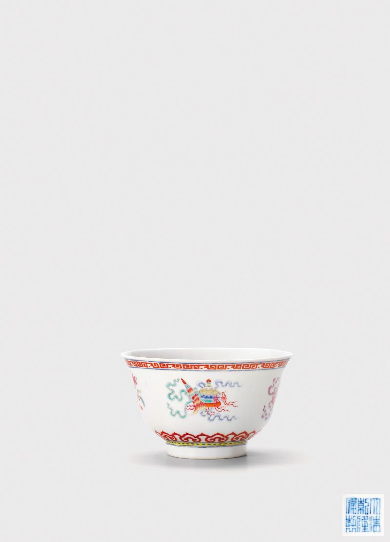 清乾隆·粉彩八宝纹茶碗
