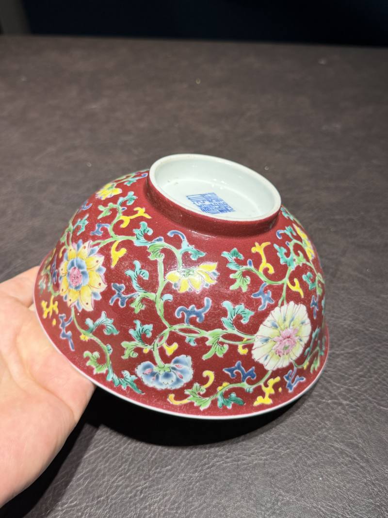 清乾隆 胭脂红地洋彩缠枝花卉纹碗 - 图9
