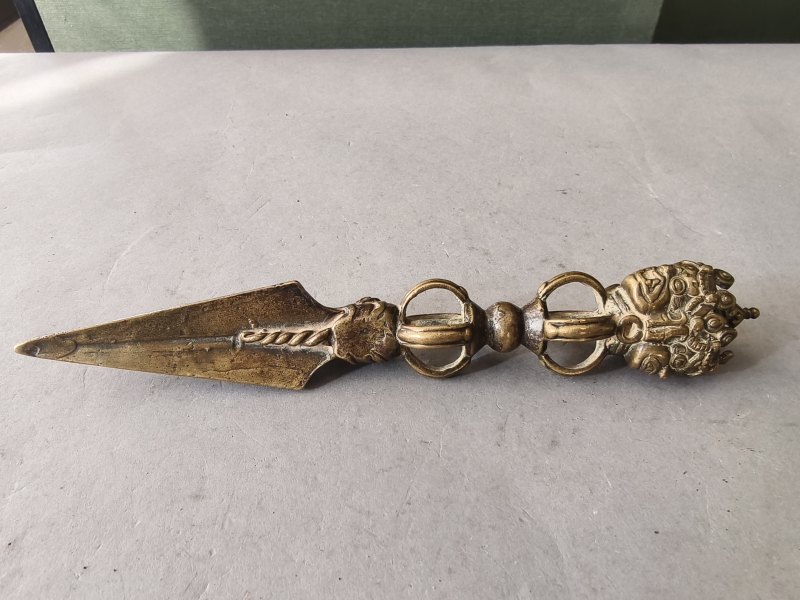 Ritual dagger phurbu made of brass or bronze respectively - 图13