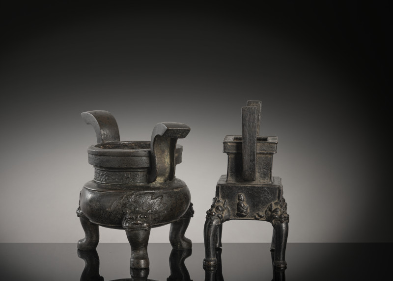 Two bronze incense burners, one on three legs, the second in the shape of a 'fang ding' - 图3