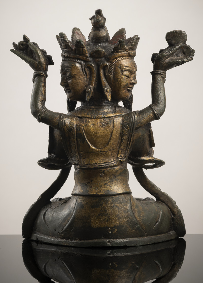 A GILT-LAQUERED BRONZE FIGURE OF GUANYIN - 图2