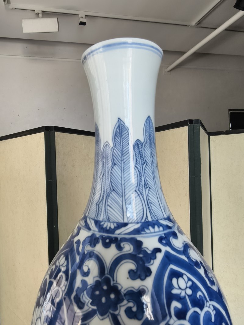 A large and rare 'triple gourd' porcelain vase with underglaze blue dragon decoration - 图28