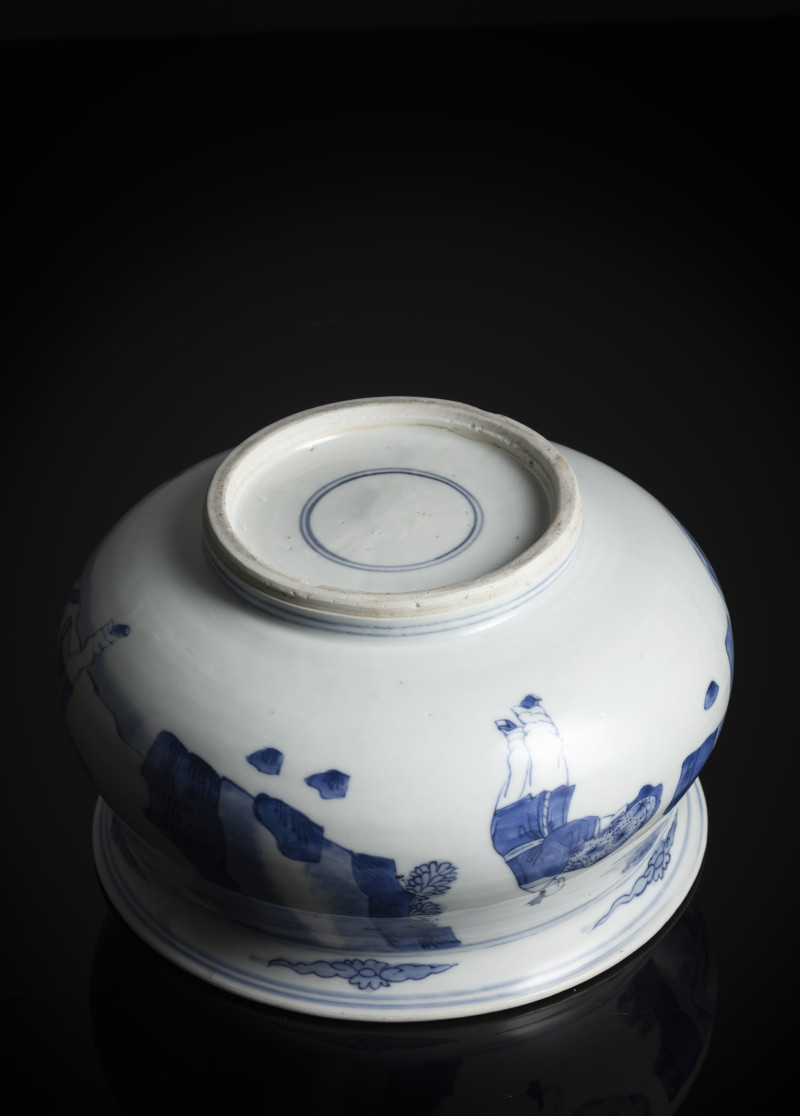 A blue and white porcelain cachepot or incense burner with decoration of scholars - 图5
