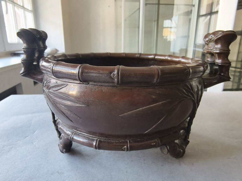A well cast bronze incense burner with bamboo decoration in relief - 图15