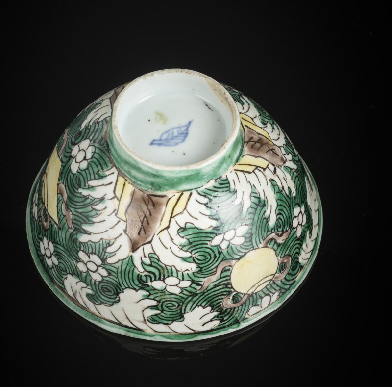 A blue and white and 'famille verte' porcelain bowl - 图5