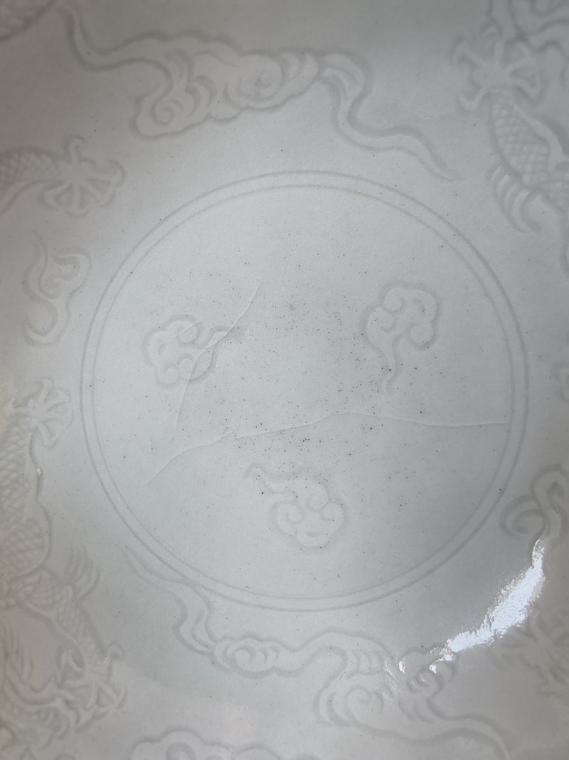 A copper-red glazed porcelain 'stemcup' with anhua decoration of dragons inside - 图15