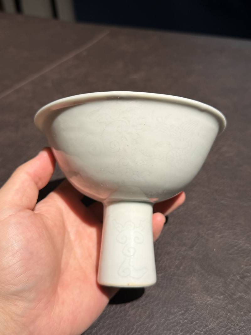 明嘉靖 白釉暗刻龙纹高足杯 - 图5