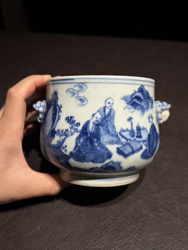 明崇祯 青花罗汉图狮耳炉 - 图3