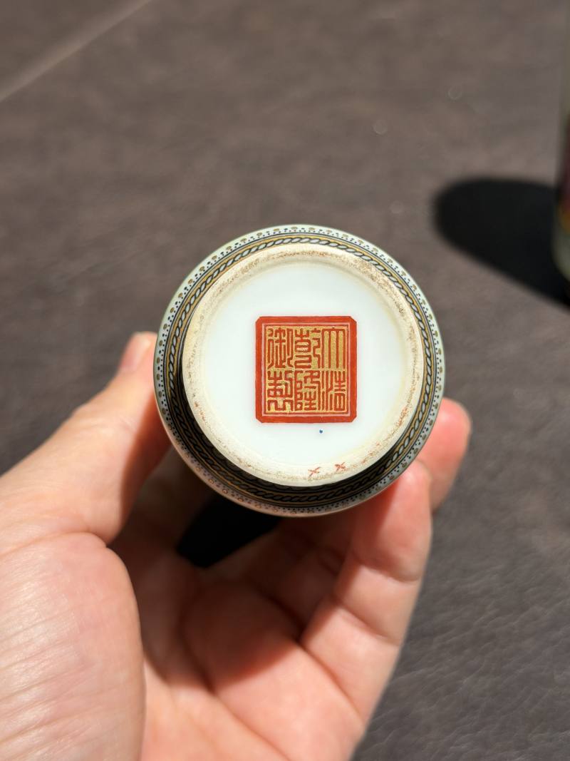 民国 叶震嘉绘珐琅彩仕女图筒瓶一对 - 图13