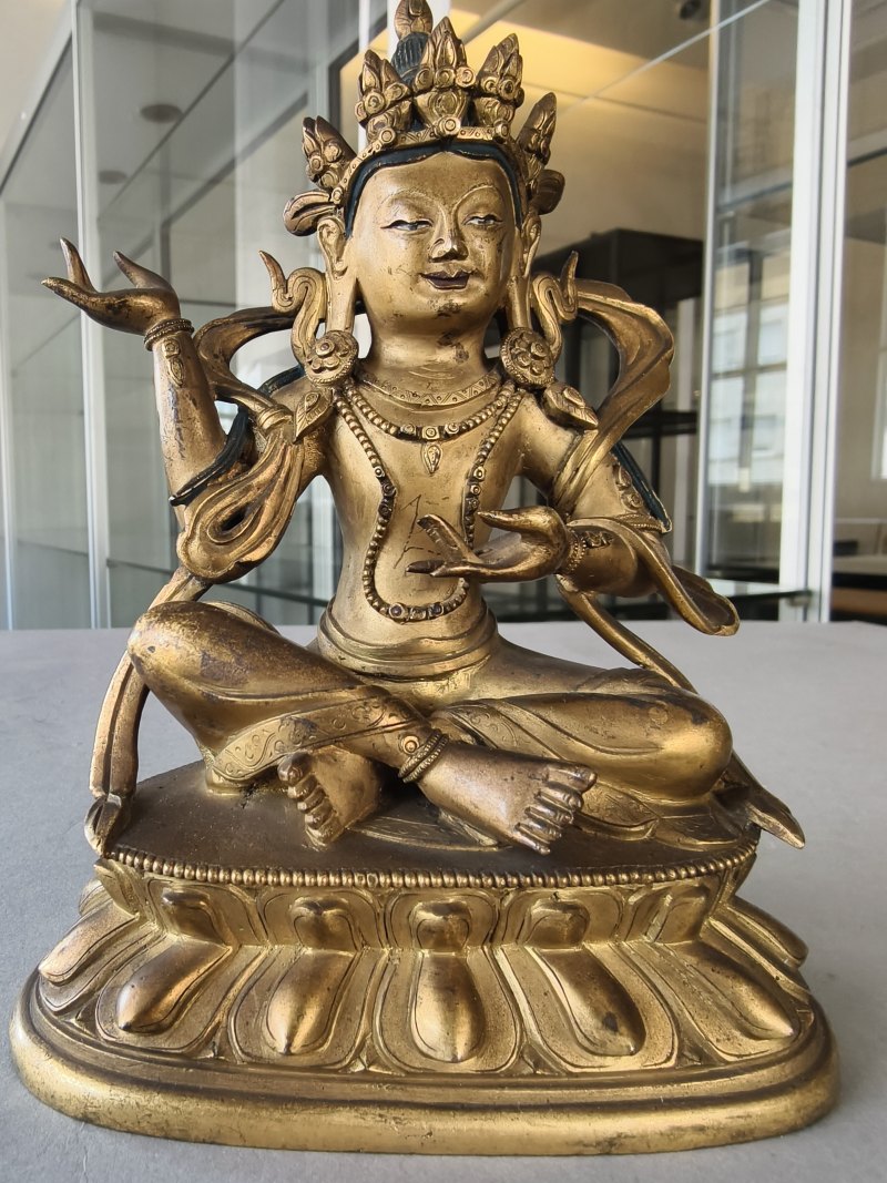 A gilt-bronze figure of a Bodhisattva - 图14