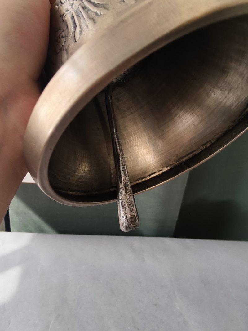 A metal bell (ghanta) and a phurbu - 图22