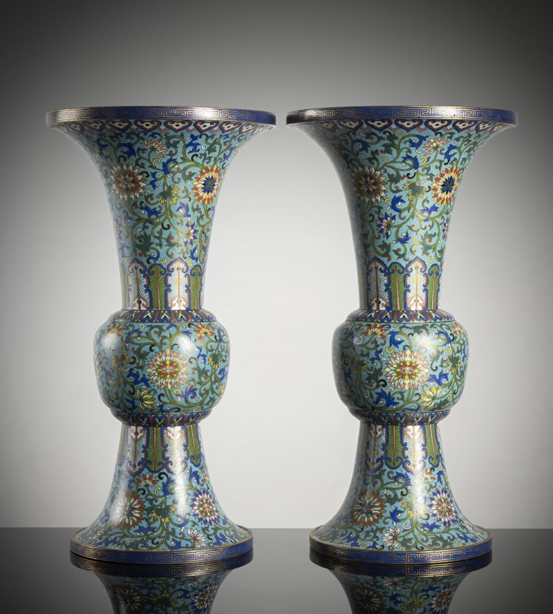 A pair of 'gu'-shaped cloisonné-enamelled lotus vases - 图2