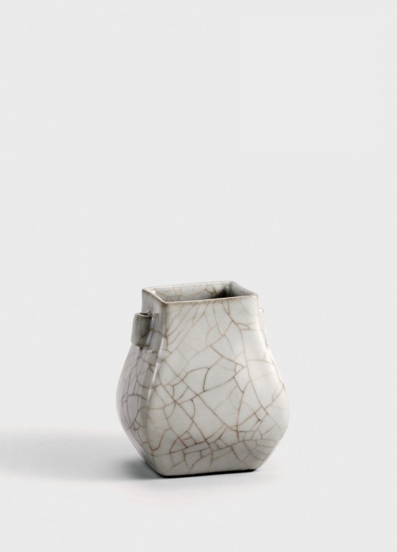 清乾隆·仿官釉小贯耳尊