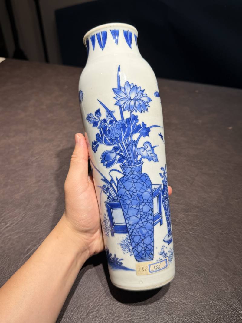 明崇祯 青花博古纹筒瓶 - 图3