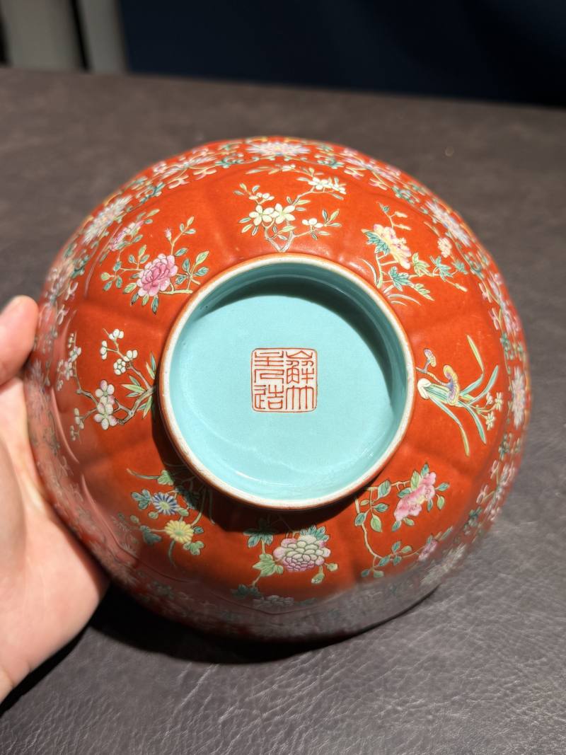 清道光 “嶰竹主人造”珊瑚红地粉彩花卉莲瓣碗 - 图8